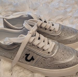 Sneakers brand new